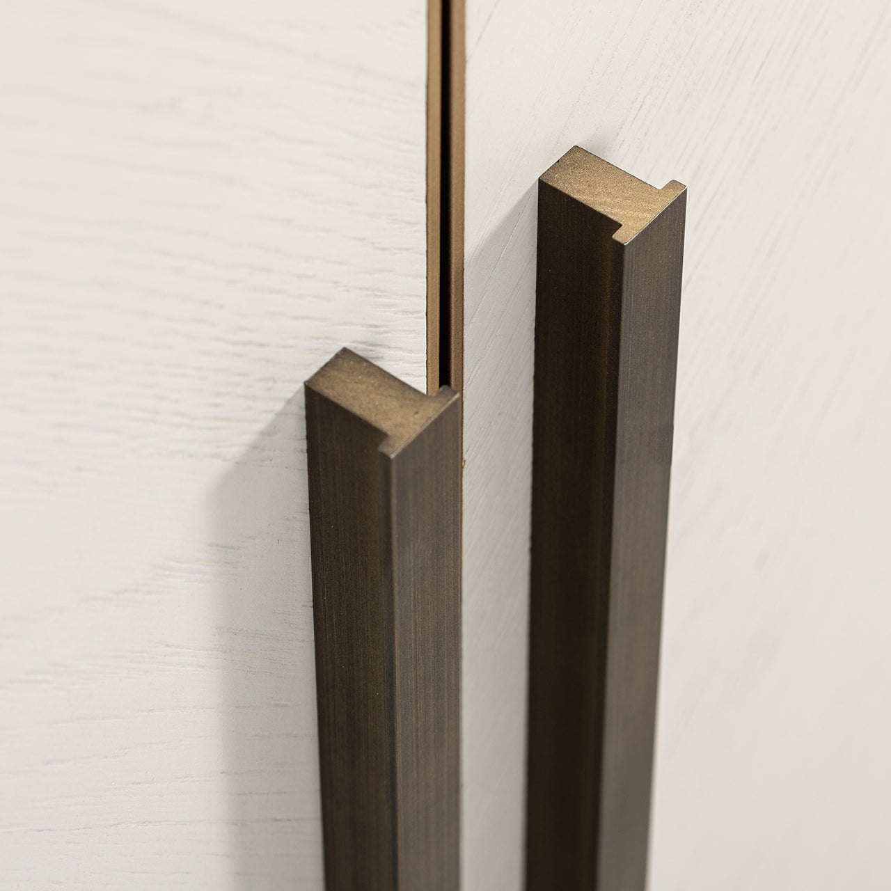 Dressoir Whitebone messing 4-deuren (Verona Grijs)
